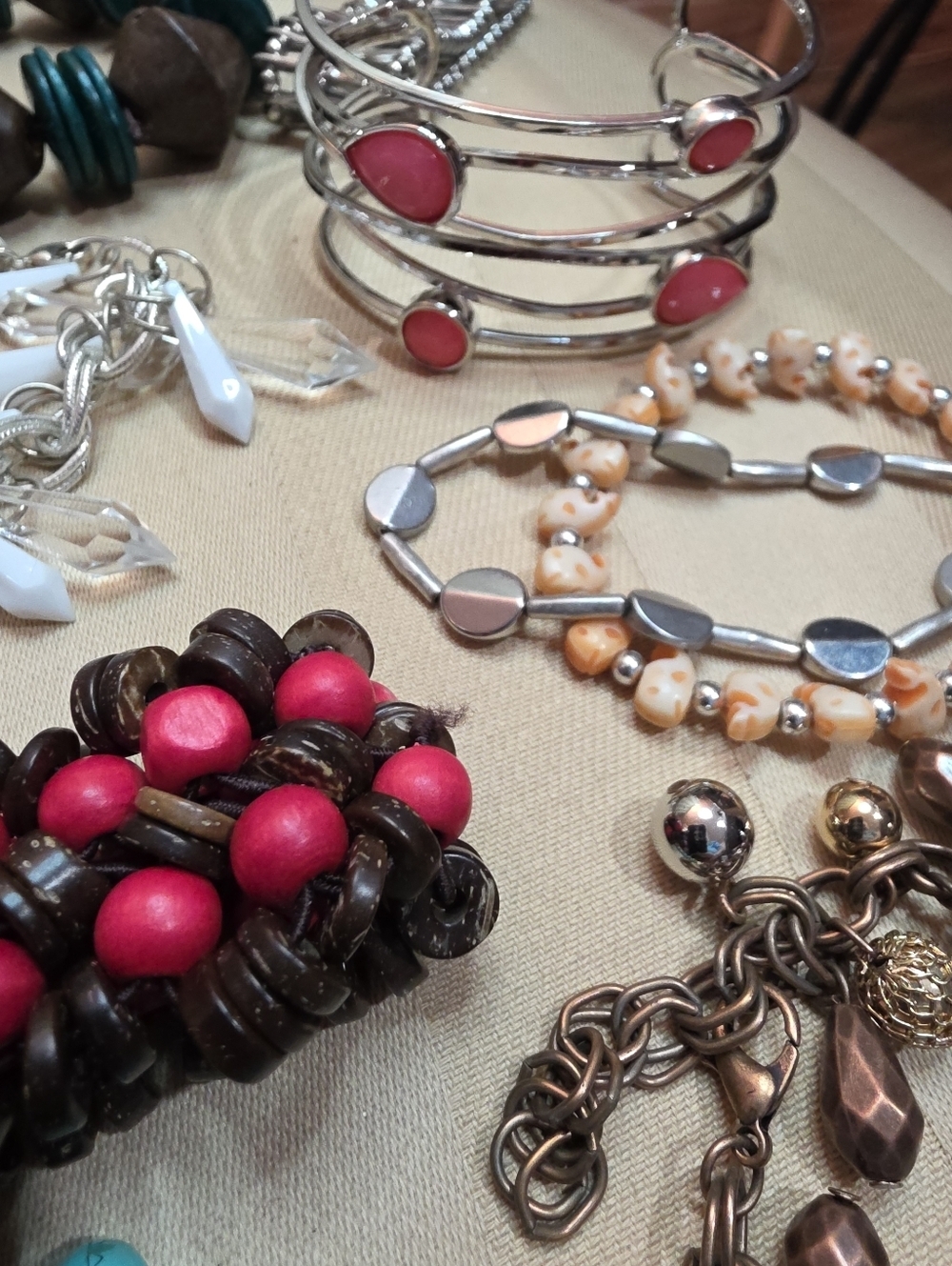 RESELLERS!!! LOT OF 27 BRACELETS KEEP OR RESELL - Picture 9 of 10